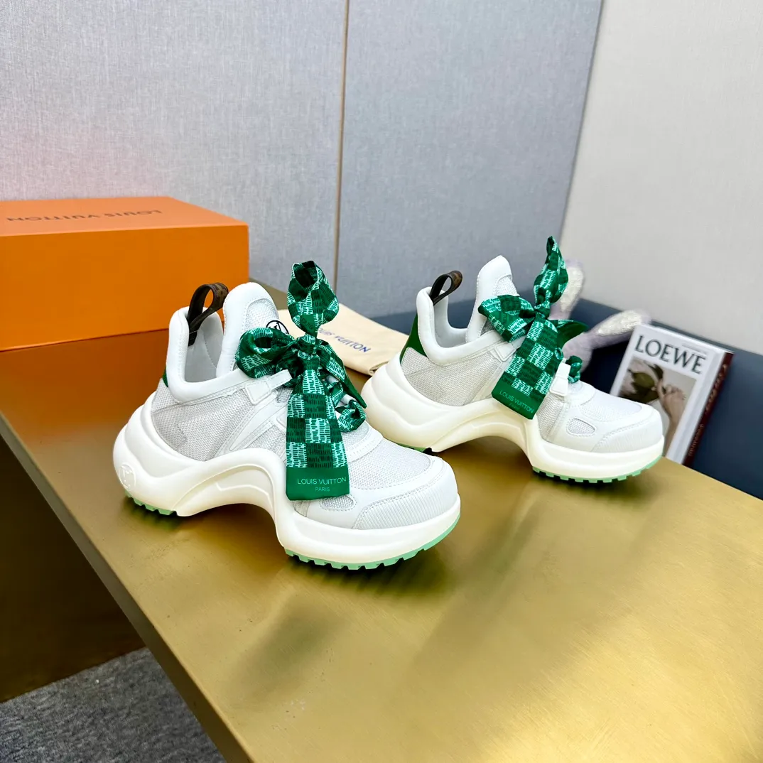👟👟Ex-factory price 760👟👟LV donkey brand casual sports dad shoes. The bold and avant-garde design➕the distinctive wavy outsole is charming in the entire fashion circle. It is synonymous with new trends and trends. It is to be called the coolest casual sports shoe in history. Whoever wears it will become the most handsome person who turns heads. The height of the heel is about 5.5cm, and the heel is about 8mm.  🌸Imported fabrics🐂leather➕Imported🐐leather➕Imported T👟👟Ex-factory price U splicing 🌸Inner lining imported mesh fabric➕Cowhide lining Outsole vacuum foaming and T👟👟Ex-factory price U combination 🌸 Size women's size 35-41